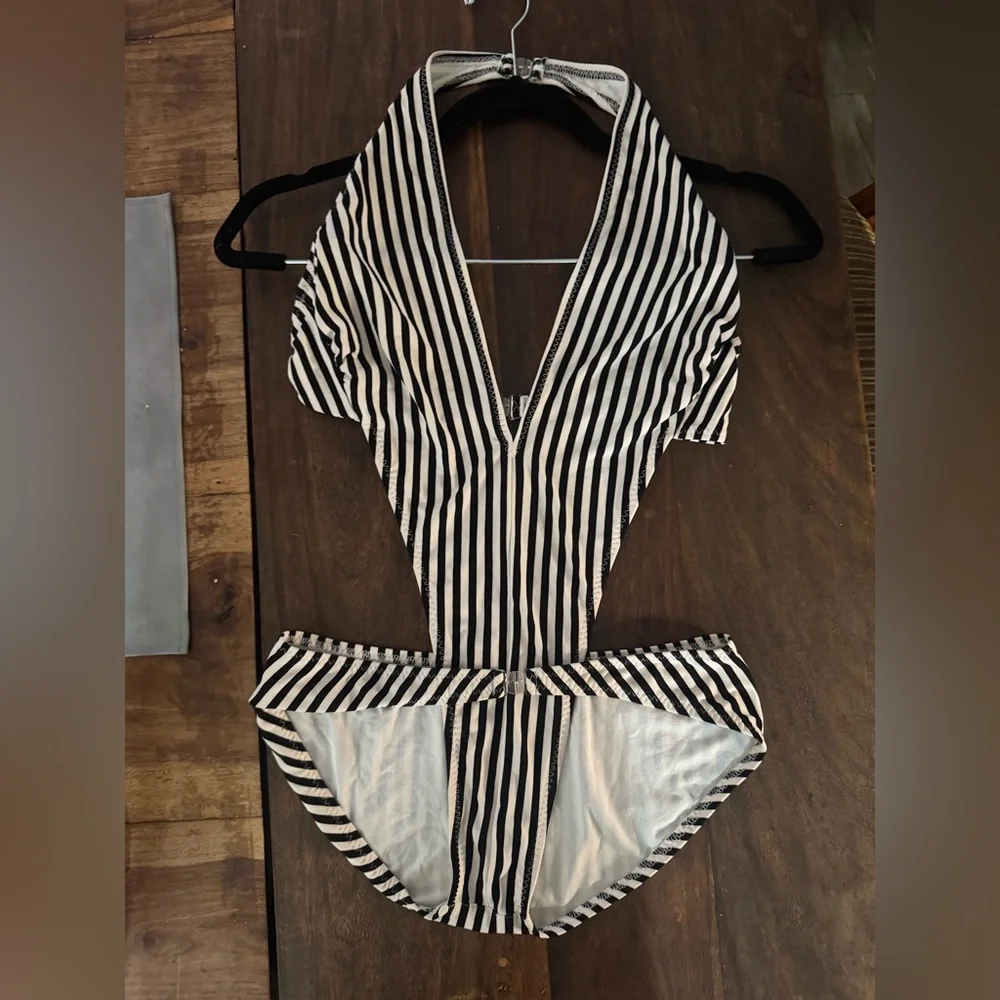 Norma Kamali “Andy” One-Piece Swimsuit - Picture 1 of 6
